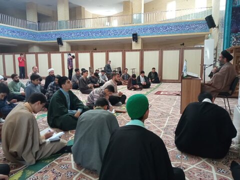 تصاویر/ درس تفسیر در مدرسه علمیه مدینة‌العلم کاظمیه یزد