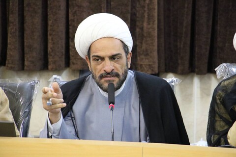 تصاویر/|نشست هم اندیشی علما و اساتید حوزه علمیه اصفهان با مشاور رئیس جمهور در امور روحانیت و حوزه های علمیه