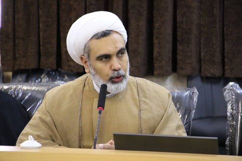 تصاویر/|نشست هم اندیشی علما و اساتید حوزه علمیه اصفهان با مشاور رئیس جمهور در امور روحانیت و حوزه های علمیه