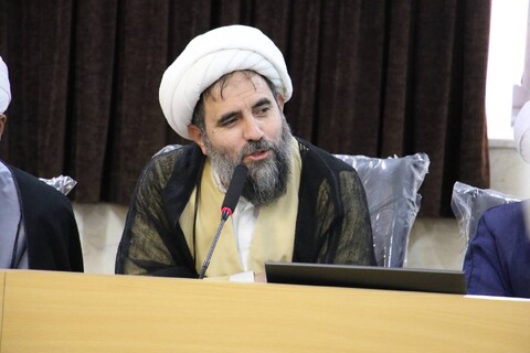 تصاویر/|نشست هم اندیشی علما و اساتید حوزه علمیه اصفهان با مشاور رئیس جمهور در امور روحانیت و حوزه های علمیه