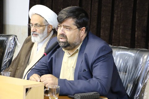 تصاویر/|نشست هم اندیشی علما و اساتید حوزه علمیه اصفهان با مشاور رئیس جمهور در امور روحانیت و حوزه های علمیه