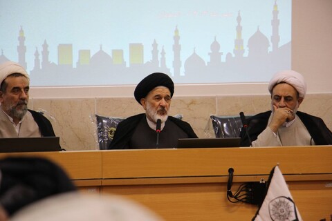 تصاویر/|نشست هم اندیشی علما و اساتید حوزه علمیه اصفهان با مشاور رئیس جمهور در امور روحانیت و حوزه های علمیه