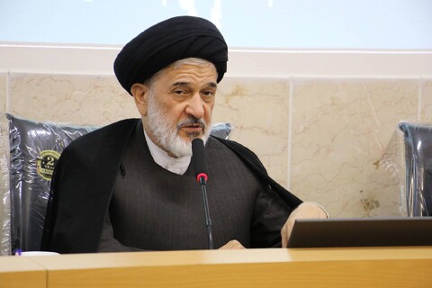 تصاویر/|نشست هم اندیشی علما و اساتید حوزه علمیه اصفهان با مشاور رئیس جمهور در امور روحانیت و حوزه های علمیه