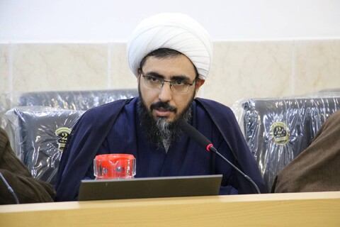 تصاویر/|نشست هم اندیشی علما و اساتید حوزه علمیه اصفهان با مشاور رئیس جمهور در امور روحانیت و حوزه های علمیه