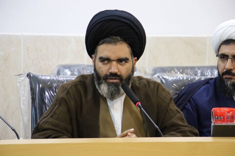 تصاویر/|نشست هم اندیشی علما و اساتید حوزه علمیه اصفهان با مشاور رئیس جمهور در امور روحانیت و حوزه های علمیه