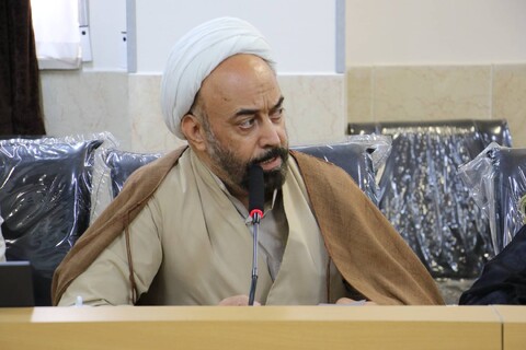 تصاویر/|نشست هم اندیشی علما و اساتید حوزه علمیه اصفهان با مشاور رئیس جمهور در امور روحانیت و حوزه های علمیه