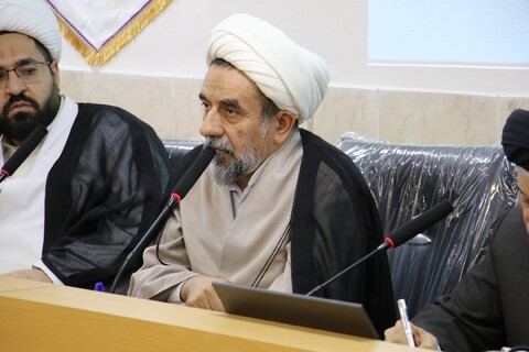 تصاویر/|نشست هم اندیشی علما و اساتید حوزه علمیه اصفهان با مشاور رئیس جمهور در امور روحانیت و حوزه های علمیه