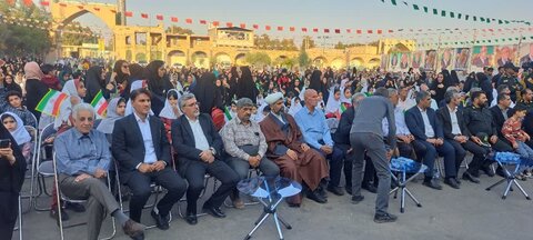 تصاویر/ تجلیل استاندار یزد از خانواده نیکوکار، مرحوم زارع بیدکی در مهریز