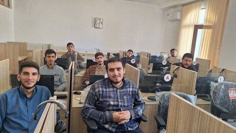 تصاویر/ کارگاه پژوهشی برای طلاب مدرسه علمیه امام خمینی (ره) خوی