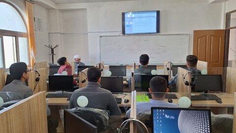 تصاویر/ کارگاه پژوهشی برای طلاب مدرسه علمیه امام خمینی (ره) خوی