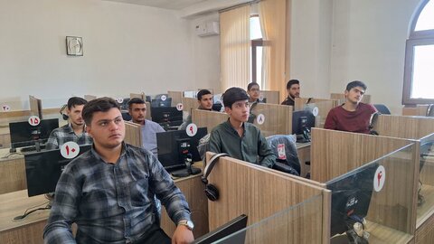 تصاویر/ کارگاه پژوهشی برای طلاب مدرسه علمیه امام خمینی (ره) خوی