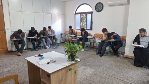 تصاویر/ کارگاه پژوهشی برای طلاب مدرسه علمیه امام خمینی (ره) خوی