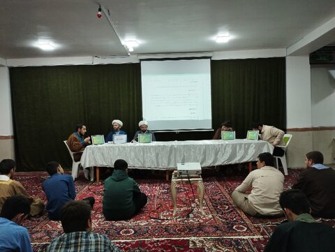 تصاویر/ برگزاری نشست علمی در مدرسه علمیه امام خمینی (ره) خوی