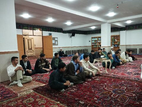 تصاویر/ برگزاری نشست علمی در مدرسه علمیه امام خمینی (ره) خوی
