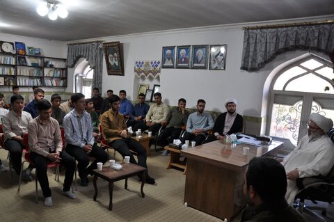 تصاویر/ دیدار اعضای انجمن دانش آموزی میاندوآب با امام جمعه این شهرستان