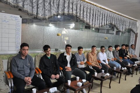 تصاویر/ دیدار اعضای انجمن دانش آموزی میاندوآب با امام جمعه این شهرستان