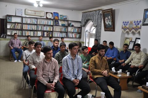 تصاویر/ دیدار اعضای انجمن دانش آموزی میاندوآب با امام جمعه این شهرستان