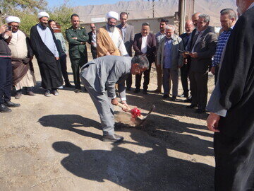 تصاویر/آئین کلنگ زنی مدرسه علمیه حضرت زینب(س) شهرستان آستانه