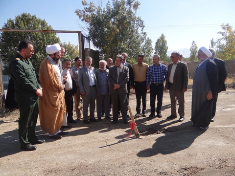 تصاویر/آئین کلنگ زنی مدرسه علمیه حضرت زینب(س) شهرستان آستانه