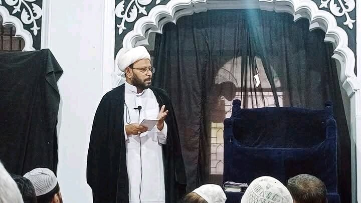 হোসাইনি দালান ইমামবাড়ায় জুমা’র নামাজ অনুষ্ঠিত