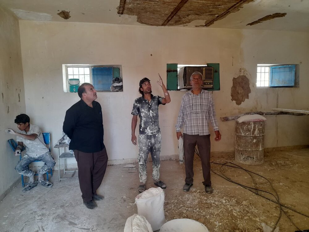 اردوی جهادی تعمیر و رنگ‌آمیزی مدرسه فردوسی شهرستان جیرفت برگزار شد+عکس