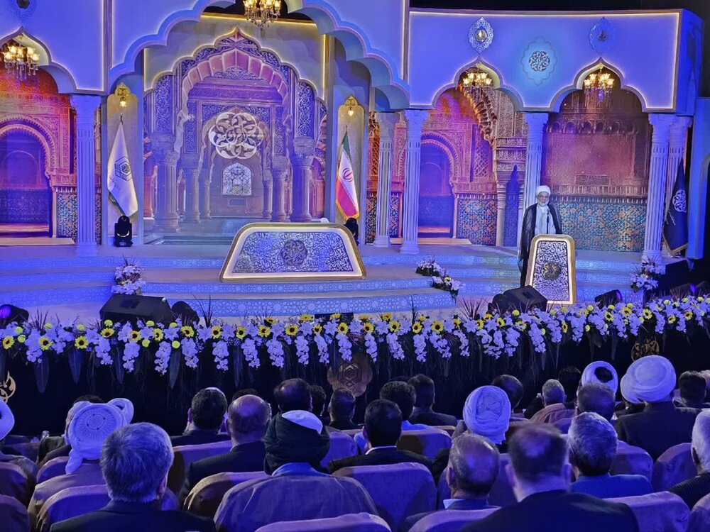 ملت ایران با تمسک به قرآن بر تمامی توطئه‌های دشمنان پیروز شده است