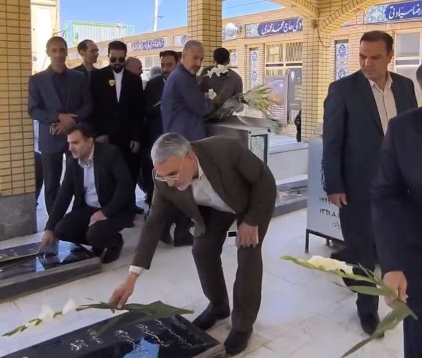 ادای احترام مسئولان به مقام شامخ شهدای روستای جوشقان