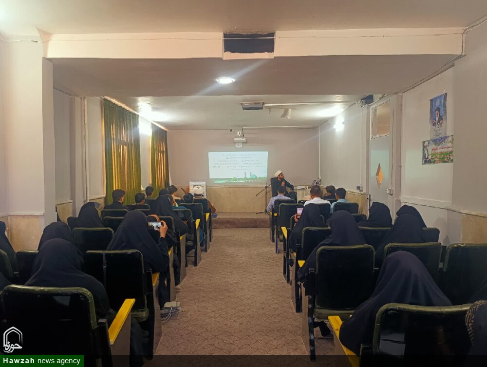 کارگاه آموزشی فن بیان با حضور حجت‌الاسلام مرادی در مدرسه علمیه امیرالمؤمنین برگزار شد+تصاویر