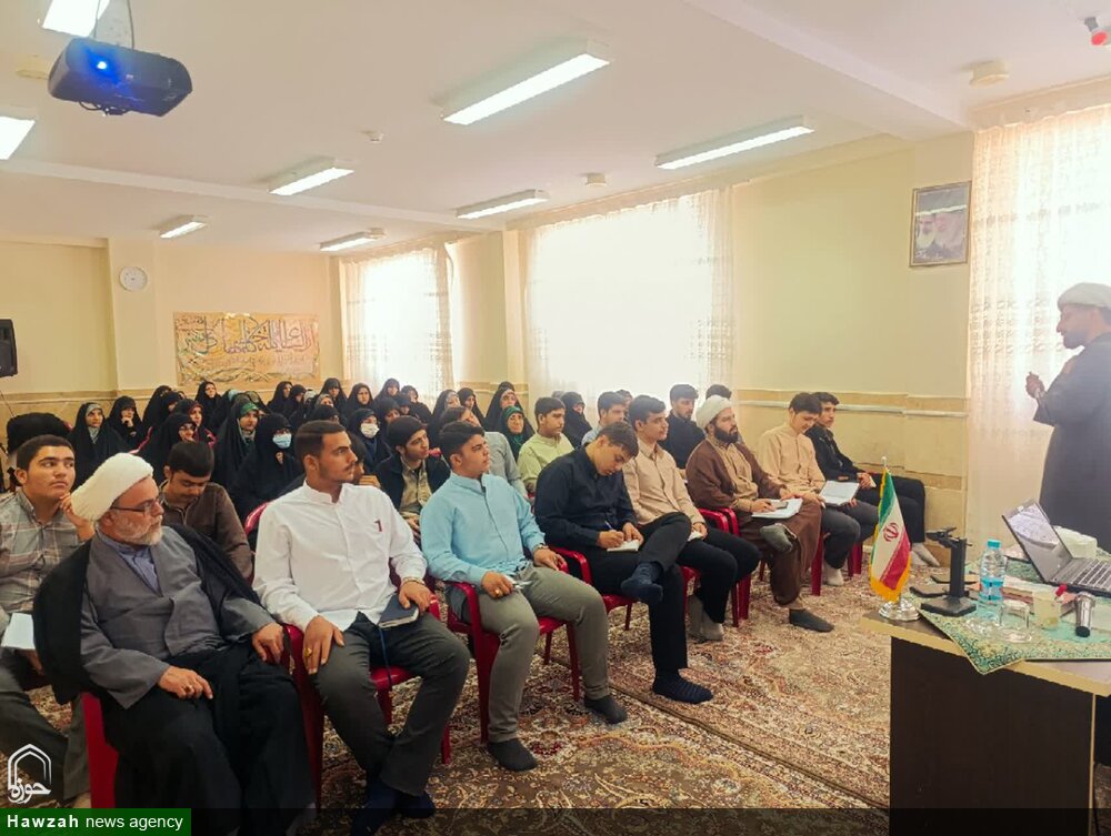 کارگاه آموزشی فن بیان با حضور حجت‌الاسلام مرادی در مدرسه علمیه امیر المومنین برگزار شد+تصاویر