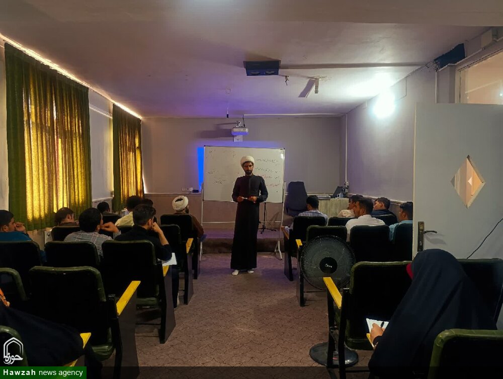 کارگاه آموزشی فن بیان با حضور حجت‌الاسلام مرادی در مدرسه علمیه امیر المومنین برگزار شد+تصاویر