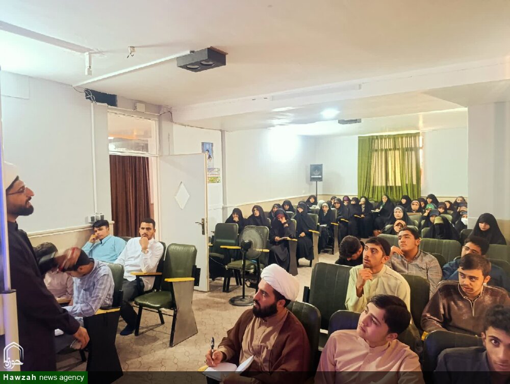 کارگاه آموزشی فن بیان با حضور حجت‌الاسلام مرادی در مدرسه علمیه امیر المومنین برگزار شد+تصاویر