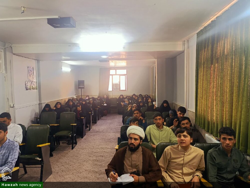 کارگاه آموزشی فن بیان با حضور حجت‌الاسلام مرادی در مدرسه علمیه امیر المومنین برگزار شد+تصاویر