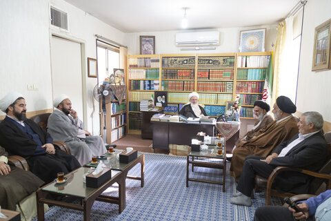 تصاویر/ دیدار رئیس شورای زکات کشور با امام جمعه یزد