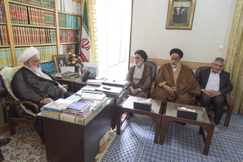 تصاویر/ دیدار رئیس شورای زکات کشور با امام جمعه یزد