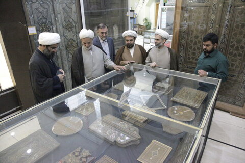 دیدار مسئولان فرهنگی حرم بانوی کرامت با نماینده قم در مجلس