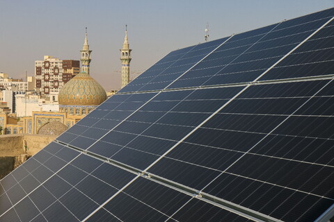 تصاویر/ افتتاح پنل خورشیدی مرکز علوم کامپیوتری حوزه های علمیه