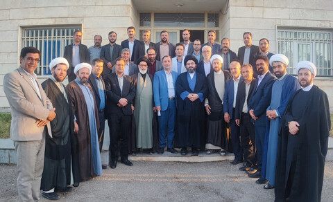 تصاویر /  دیدار نماینده ولی فقیه در استان زنجان با نخبگان، فعالان فرهنگی، اقتصادی و اجتماعی شهر گرماب