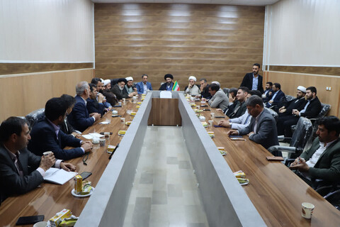 تصاویر /  دیدار نماینده ولی فقیه در استان زنجان با نخبگان، فعالان فرهنگی، اقتصادی و اجتماعی شهر گرماب