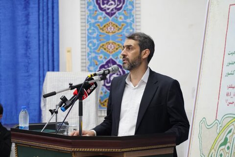 تصاویر دیدار تعدادی از فعالین گروه های جهادی دانشجویی دانشگاه های لرستان با نماینده ولی فقیه در استان