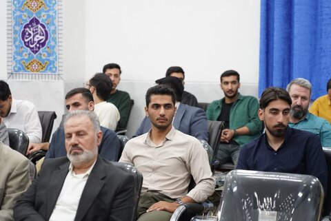 تصاویر دیدار تعدادی از فعالین گروه های جهادی دانشجویی دانشگاه های لرستان با نماینده ولی فقیه در استان