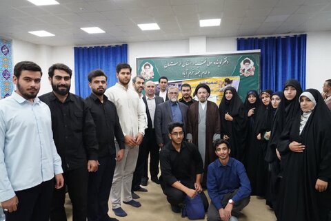 تصاویر دیدار تعدادی از فعالین گروه های جهادی دانشجویی دانشگاه های لرستان با نماینده ولی فقیه در استان