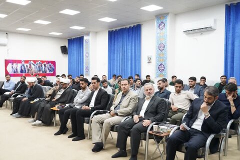 تصاویر دیدار تعدادی از فعالین گروه های جهادی دانشجویی دانشگاه های لرستان با نماینده ولی فقیه در استان
