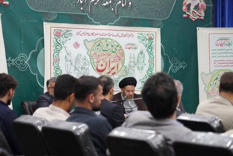 تصاویر دیدار تعدادی از فعالین گروه های جهادی دانشجویی دانشگاه های لرستان با نماینده ولی فقیه در استان