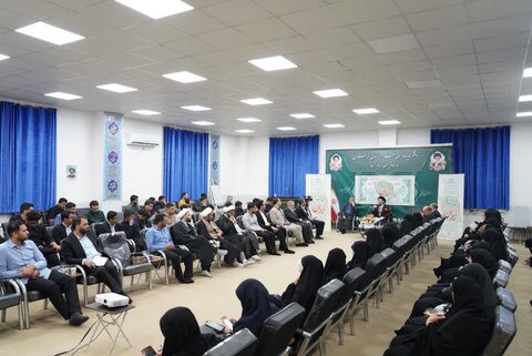 تصاویر دیدار تعدادی از فعالین گروه های جهادی دانشجویی دانشگاه های لرستان با نماینده ولی فقیه در استان