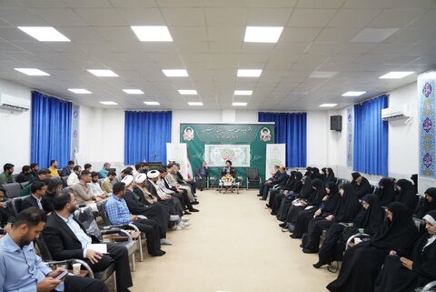 تصاویر دیدار تعدادی از فعالین گروه های جهادی دانشجویی دانشگاه های لرستان با نماینده ولی فقیه در استان