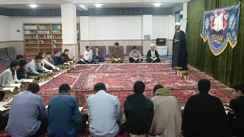 تصاویر/ محفل انس با قرآن کریم در مدرسه علمیه امام خمینی (ره) خوی