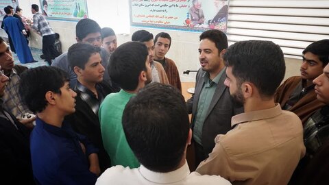 تصاویر/ برگزاری نشست بصیرتی در مدرسه علمیه اردکان