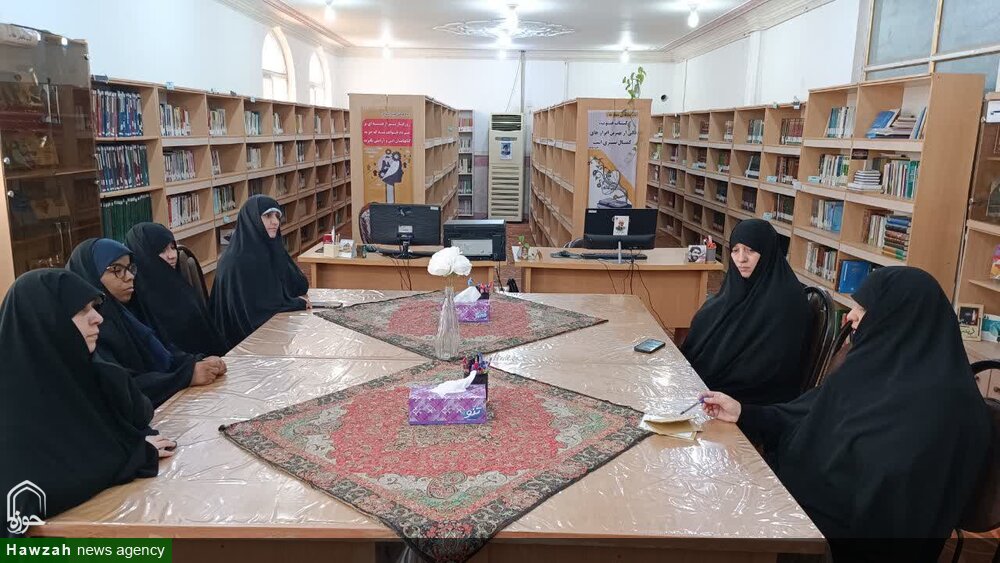 نشست هم‌اندیشی ایده‌پردازی هفته کتاب در مدرسه علمیه فاطمه الزهراء(س) آبادان