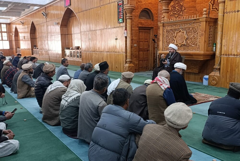 حضرت زینب؛ حق کی حمایت، ظلم کی مخالفت اور دین کی بقاء کے لیے قربانی دینے کا نام ہے، حجت الاسلام شیخ زاہدی