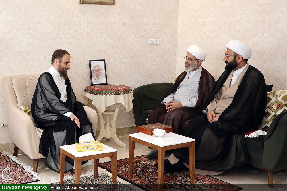 تصاویر/ عیادت نمایندگان آیت الله اعرافی از  روحانی مضروب در امامزاده یحیی تهران
